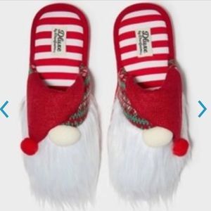 NEW DearFoams Gnome Slippers - Size 9-10